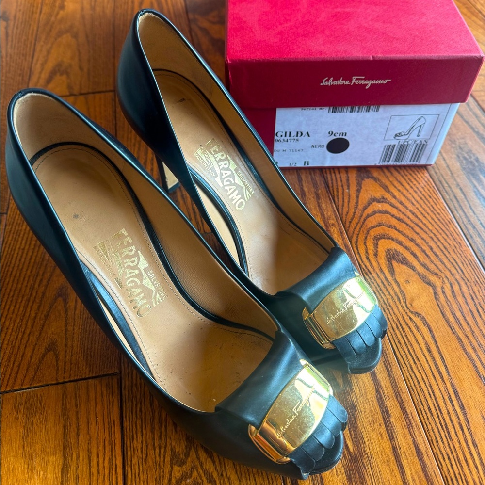 Platform black heeled